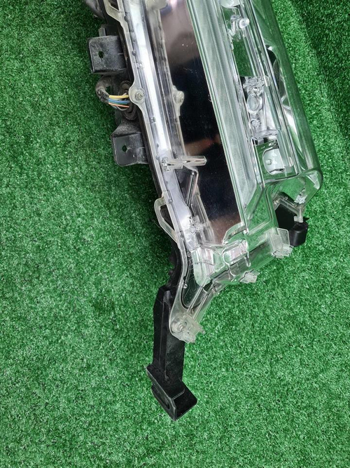 Фара правая Land Cruiser 200 (2015-2021) LED
