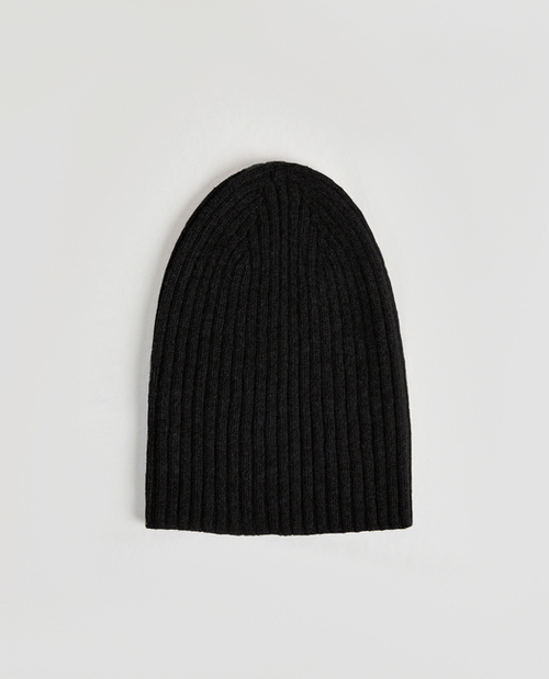 Объемная шапка бини в рубчик