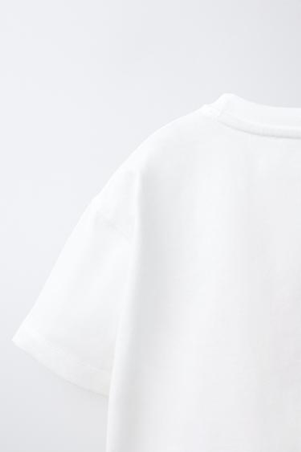 ZARA ФУТБОЛКА С ЦВЕТОЧНЫМ ПРИНТОМ, БЕЛЫЙ