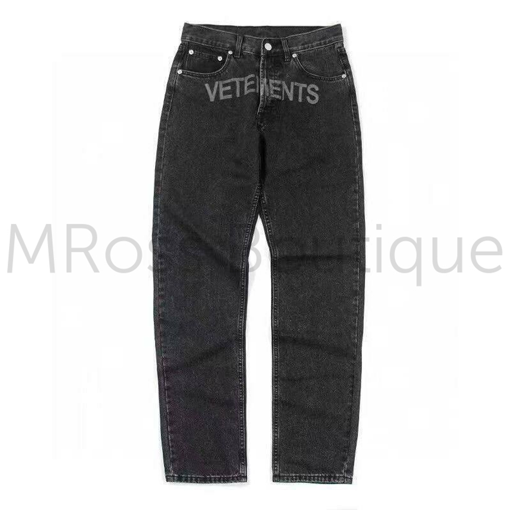 Черные джинсы Vetements с логотипом