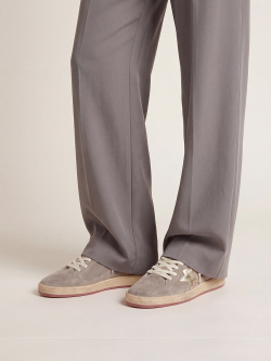 Ball Star Donna in suede beige con stella in pelle laminata oro e scritta in perle