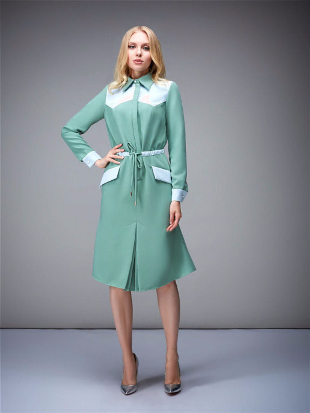 Платье с отложным воротничком салатовое с голубой отделкой 08-02-19FW