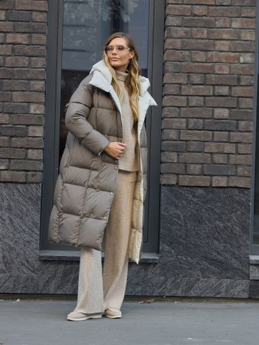 Длинный двусторонний коричнево-белый пуховик