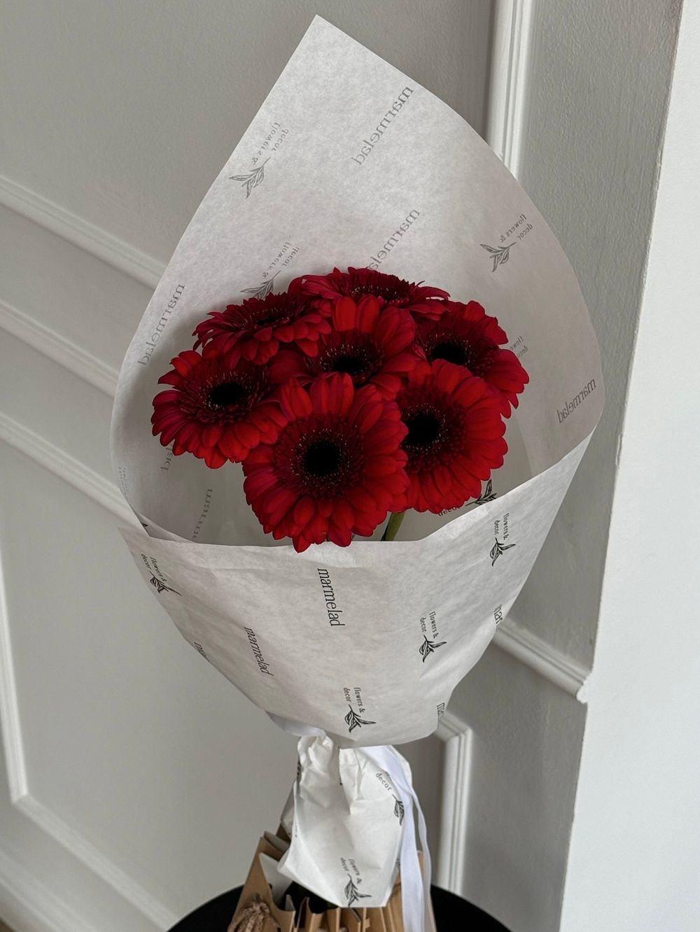 Кулек из 7 минигербер красного оттенка