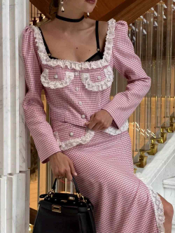 Укороченный жакет с вырезом "каре"