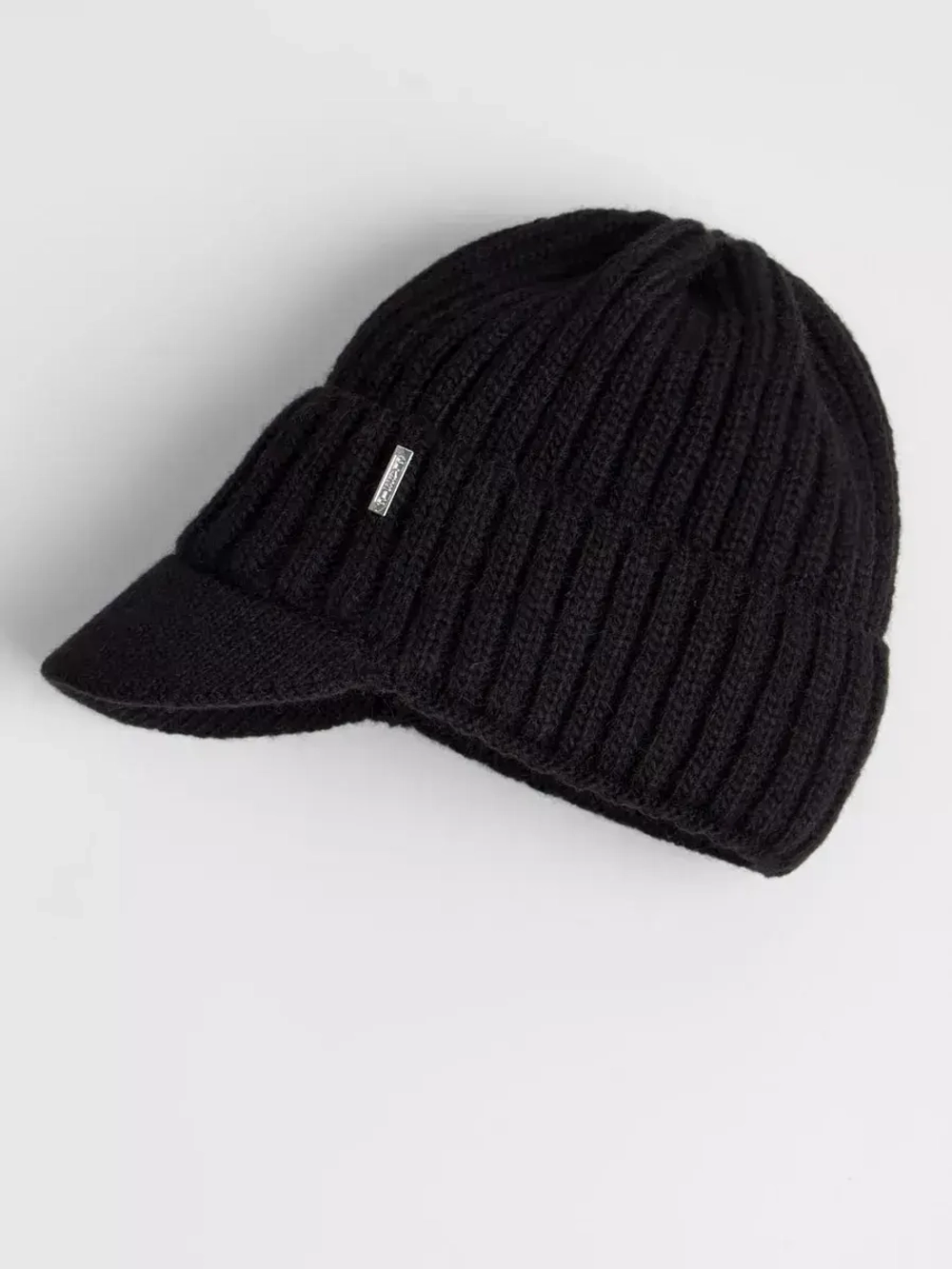 Шапка для мальчика с козырьком на осень