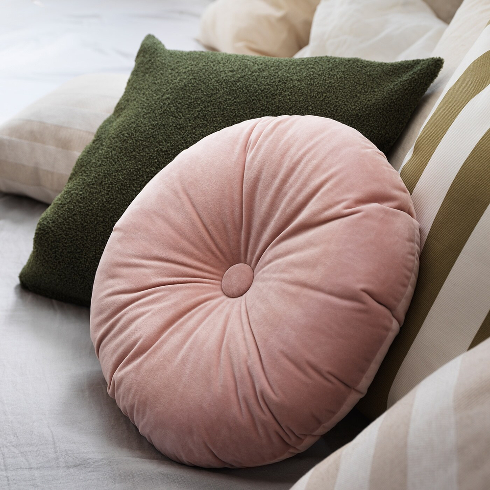 IKEA KRANSBORRE  (ИКЕА КРАНСБОРРЕ)  -  Подушка, светло-розовая, 40 см