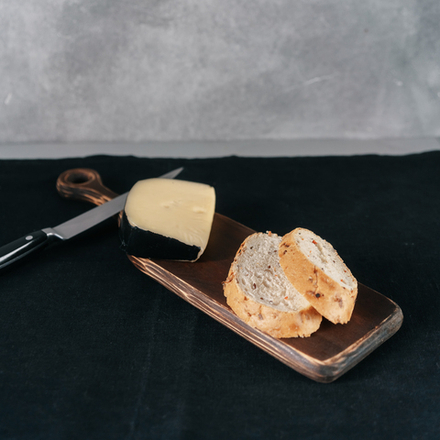 Деревянная доска из цельного куска древесины сибирского кедра. RD66