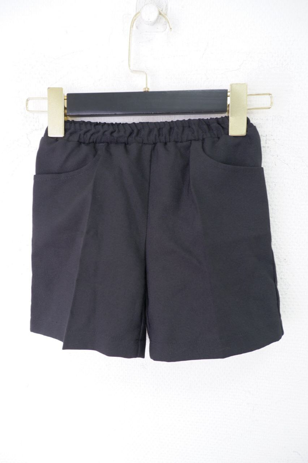 Шорты черные стильные на 5-6 лет, новые