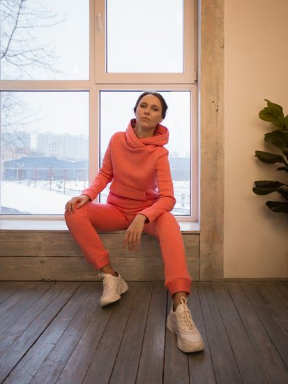 Костюм с капюшоном из футера с начесом - коралловый