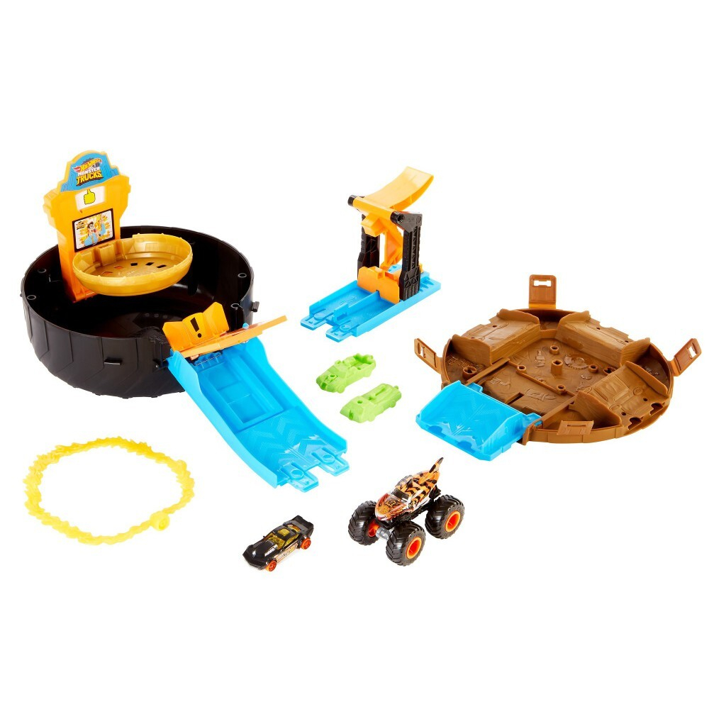 Hot Wheels Monster Trucks - Набор "Трюковая шинная арена" + 2 автомобиля GVK48 / артикул   GVK48  / GTIN 887961928433