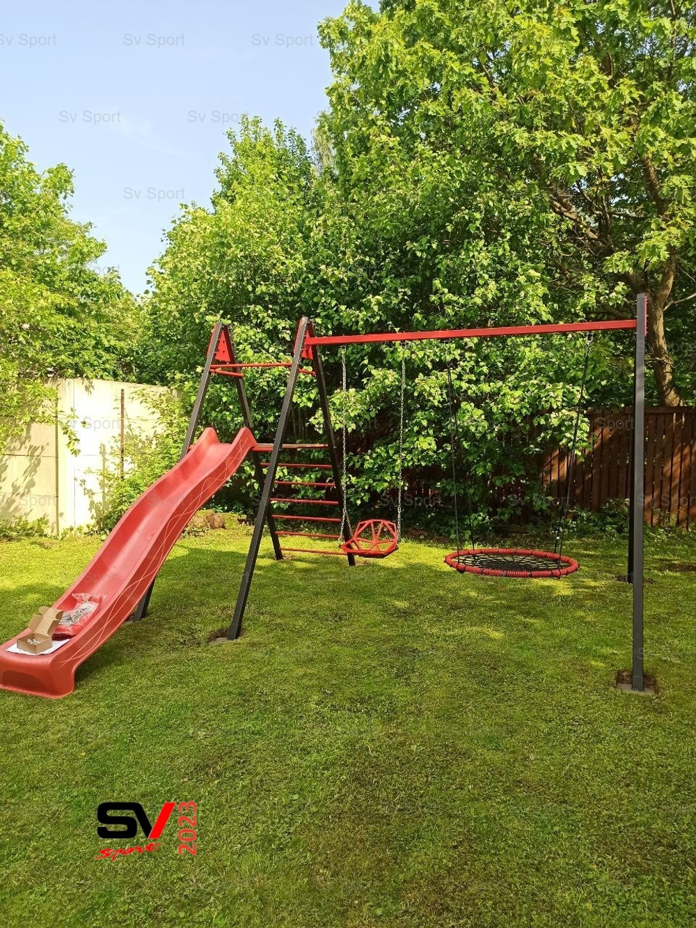 Монтаж уличных качелей Sv Sport с горкой