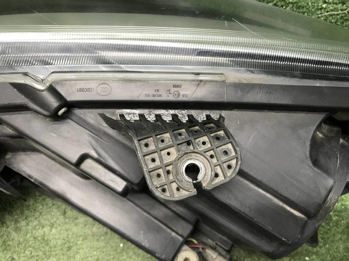 Фара правая Faw Besturn X80 (2018-2022) галоген