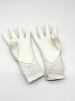 Вратарские перчатки футбольные Tigershop  белые