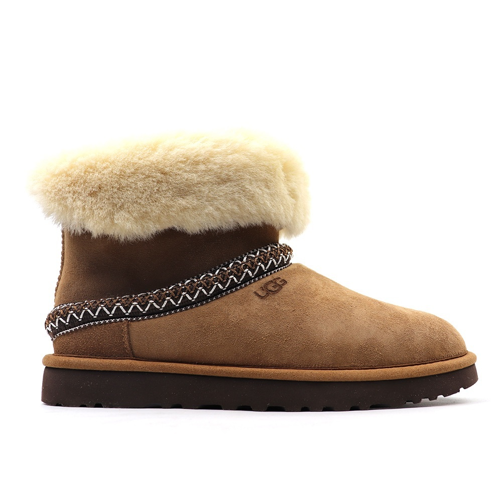 UGG Classic Short Crescent Chestnut