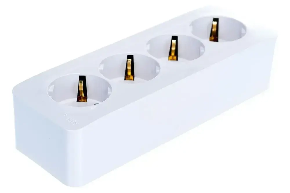 Розетка 4-м защитные шторки, с заземлением 16А Белый BLANCA Systeme Electric/Schneider Electric