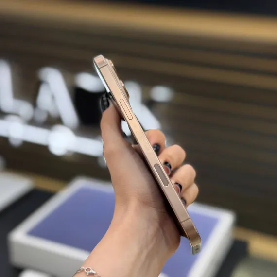 Б/У Телефон Apple IPhone 16 Pro Max 256 Gb Desert Titanium 90% (MW3VTRJ63P)
