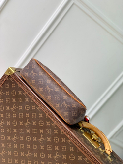 Louis Vuitton Pochette Accessoire XL