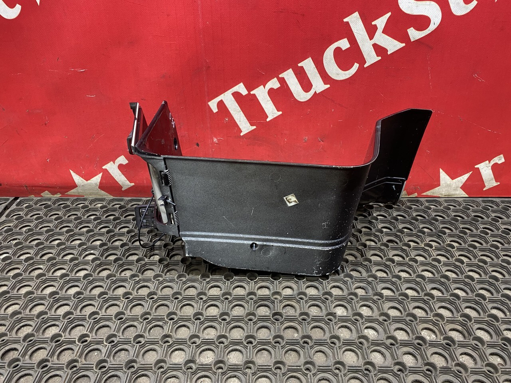 Корпус подножки правый 2019г.