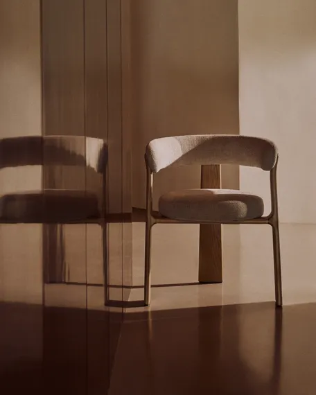 Стул Granite на 3 ножках из бежевого шенилла и массива ясеня в натуральной отделке