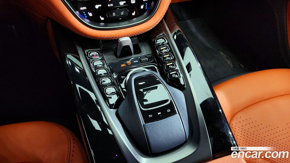 Aston Martin DBX 4.0 V8 (11.2020)