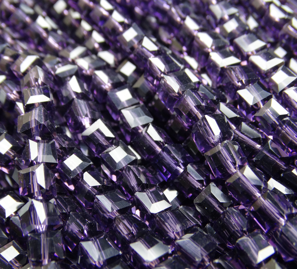 БВ031НН4 Хрустальные бусины квадратные, цвет: фиолетовый, размер 4 мм, кол-во: 44-45 шт.