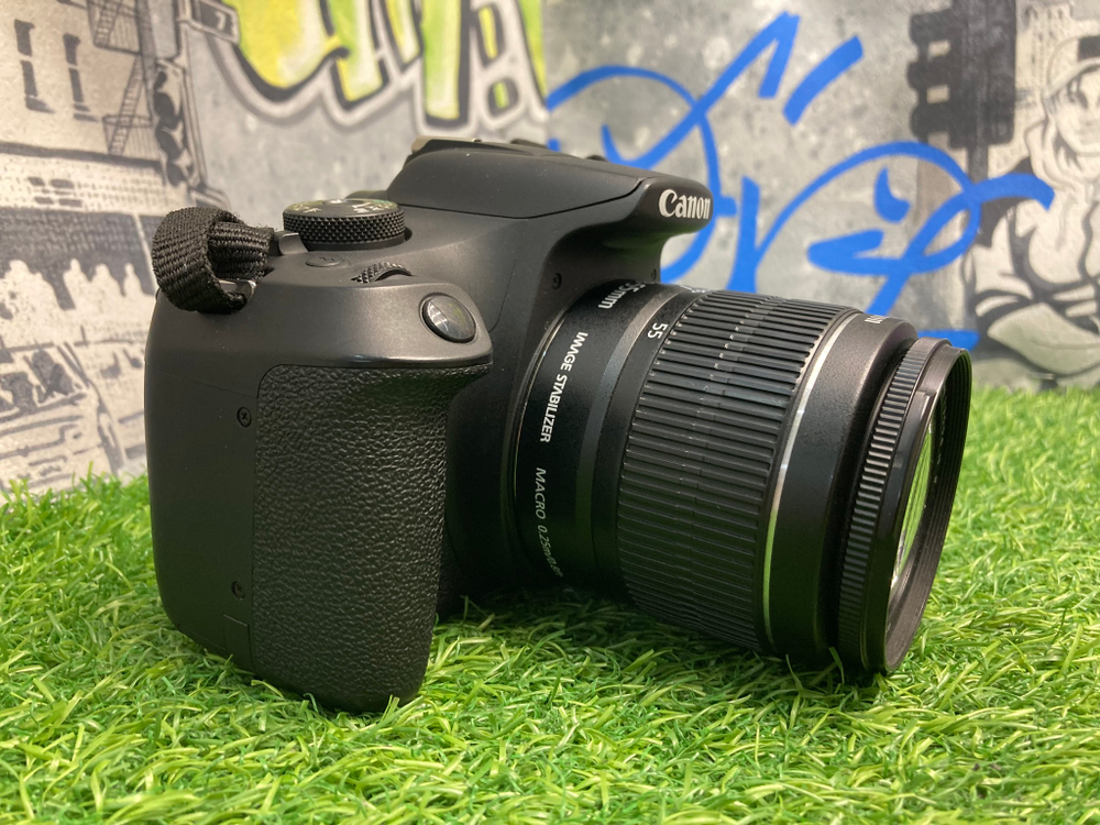 Canon 2000D Kit 18-55mm IS II 2.200 кадров