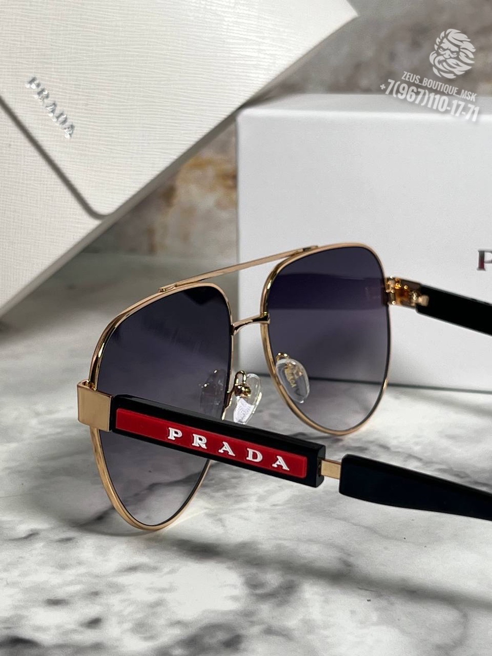Солнечные очки Prada