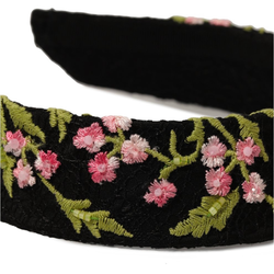 Кокошник из кружева с цветами