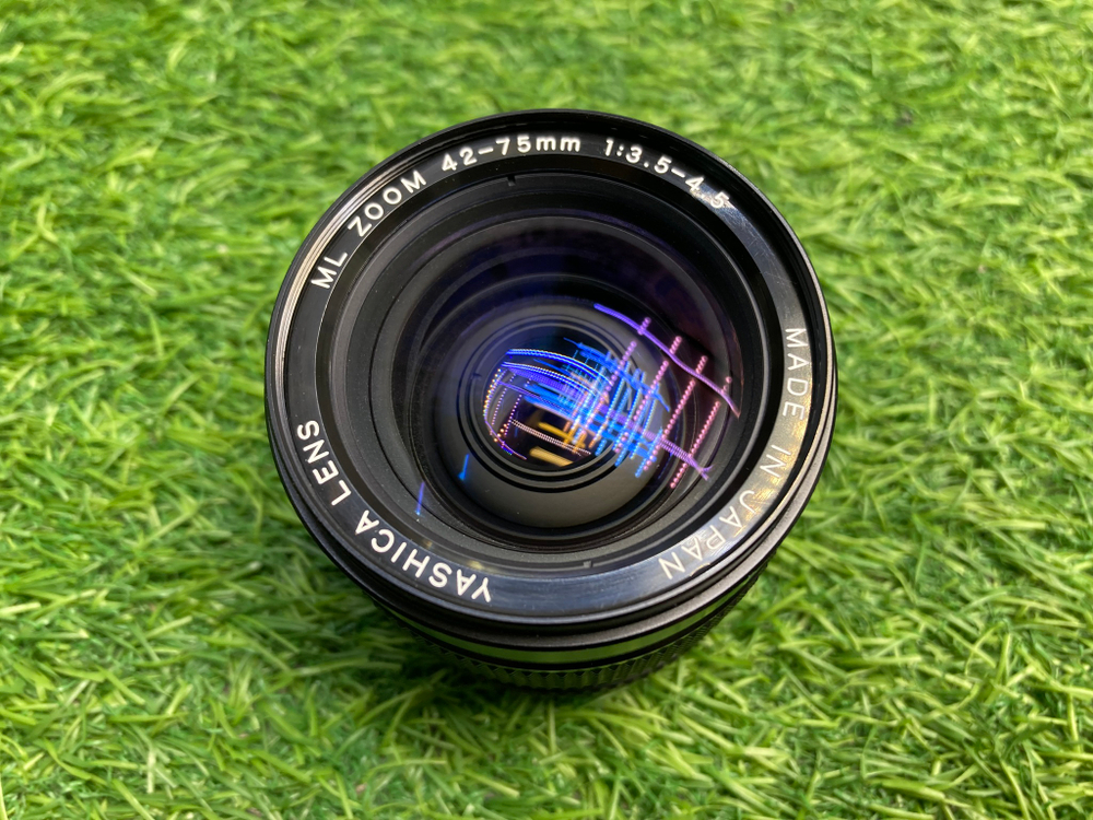 Yashica FX-D Quartz kit ML Zoom 42-75mm 3.5-4.5