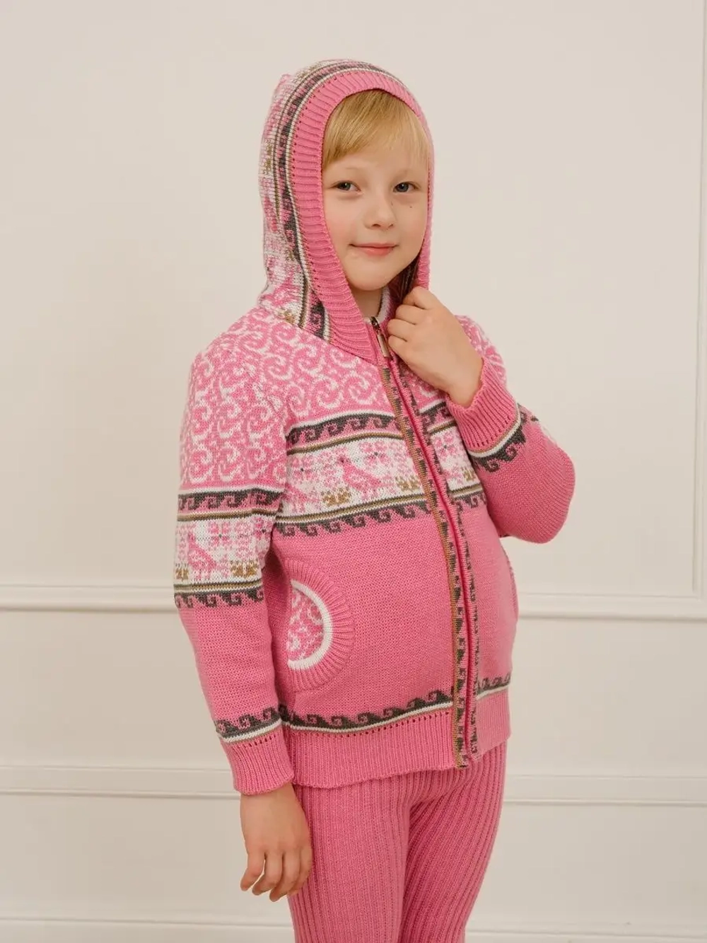 Кофта вязаная с капюшоном