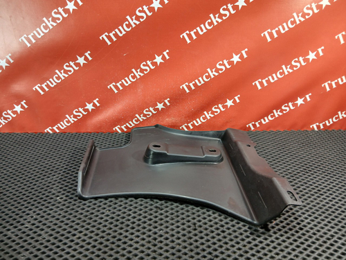 Подкрылок передний правый