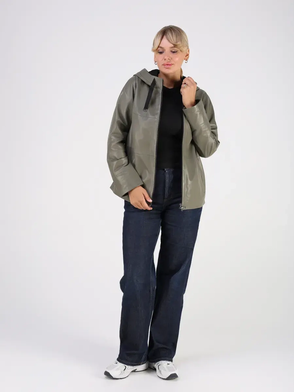 Кожаная куртка демисезонная с капюшоном