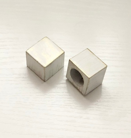 Наконечники "Ост Куб" для кованых карнизов d16, цвет белое золото