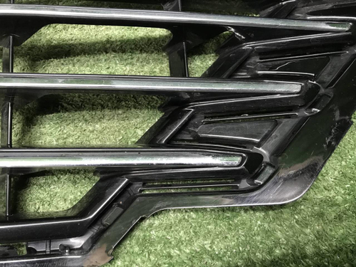 Решетка перед бампера VW Touareg 2 NF 14-18 R-Line