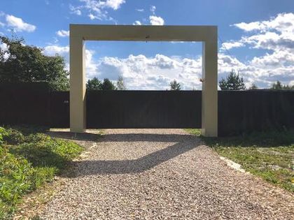 В «Романовском Парке – 2» завершен монтаж декоративной арки