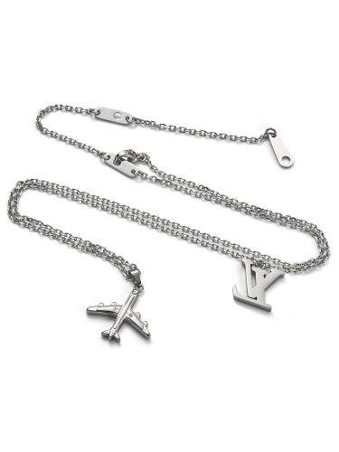 Цепочка с подвеской LV