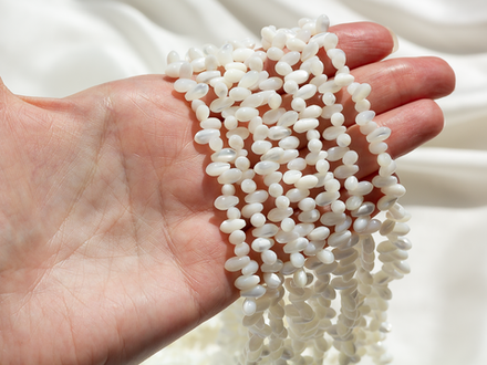 Нить бусин из перламутра Капли, 3,7х7,5мм