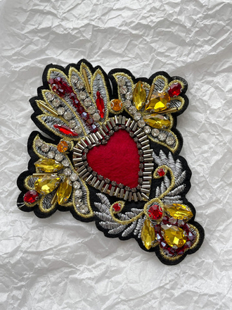 Нашивка сердце с камнями и стразами 12,5х11 см