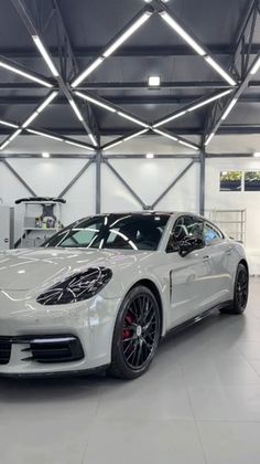 Porsche Panamera оклейка в цветной полиуретан фирмы Carbins PPF Porsche Chalk CR-01B 😍👌 Новый цвет и защита кузова!