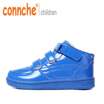 Кроссовки из однотонной лаковой кожи на меху