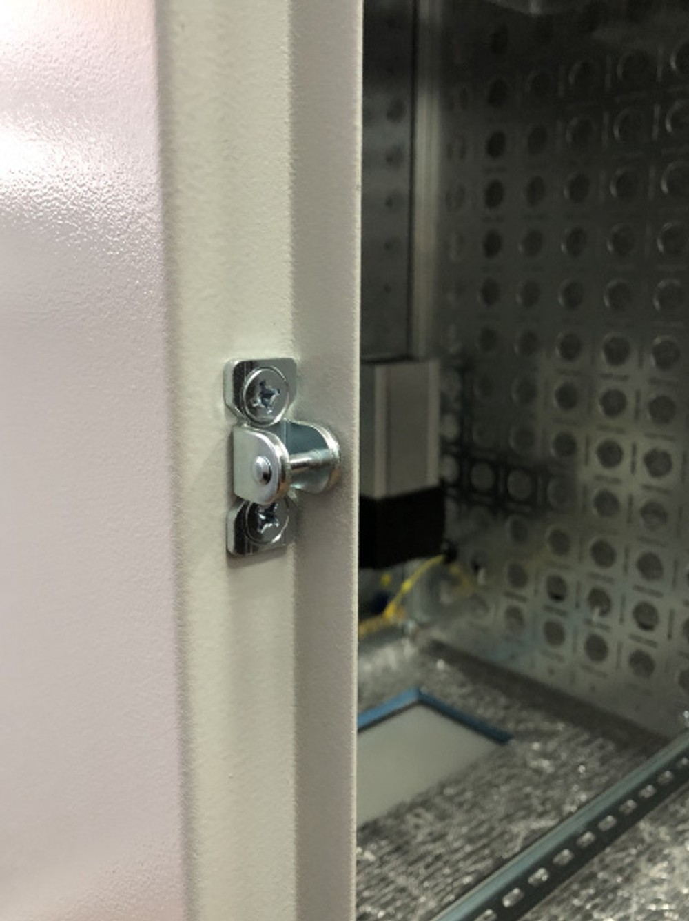 Шкаф настенный 19", 15U ЦМО ШТВ-Н-15.6.5-4ААА-Т1