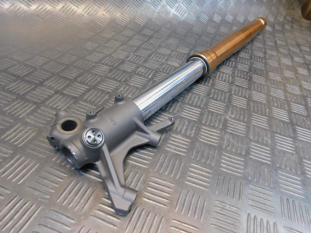 Перо вилки левое CRF1100L Africa Twin 053406