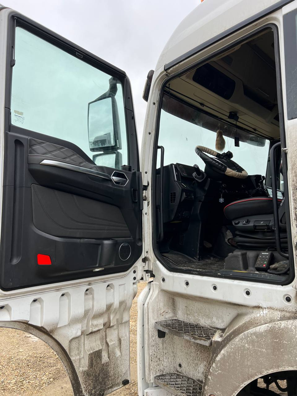 SITRAK C7H 4x2 Седельный тягач ZZ4186V361HE (Дизельный, 12,4 л, 480 л.с., АТ)