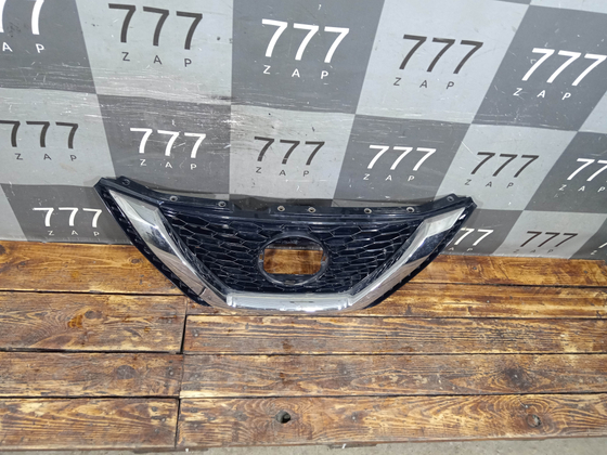 Решетка радиатора Nissan Qashqai 2 (J11) 17-24 Б/У Оригинал 62310HV32D