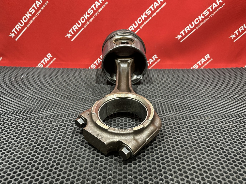 Поршень с шатуном