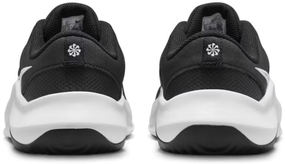 DM1119-001 Кроссовки Nike Legend Essential 3
