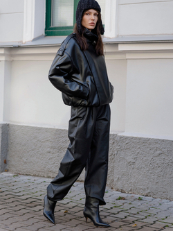 Бомбер из экокожи утепленный