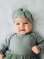 Повязка с бантом из фатина "Шалфей" 0+