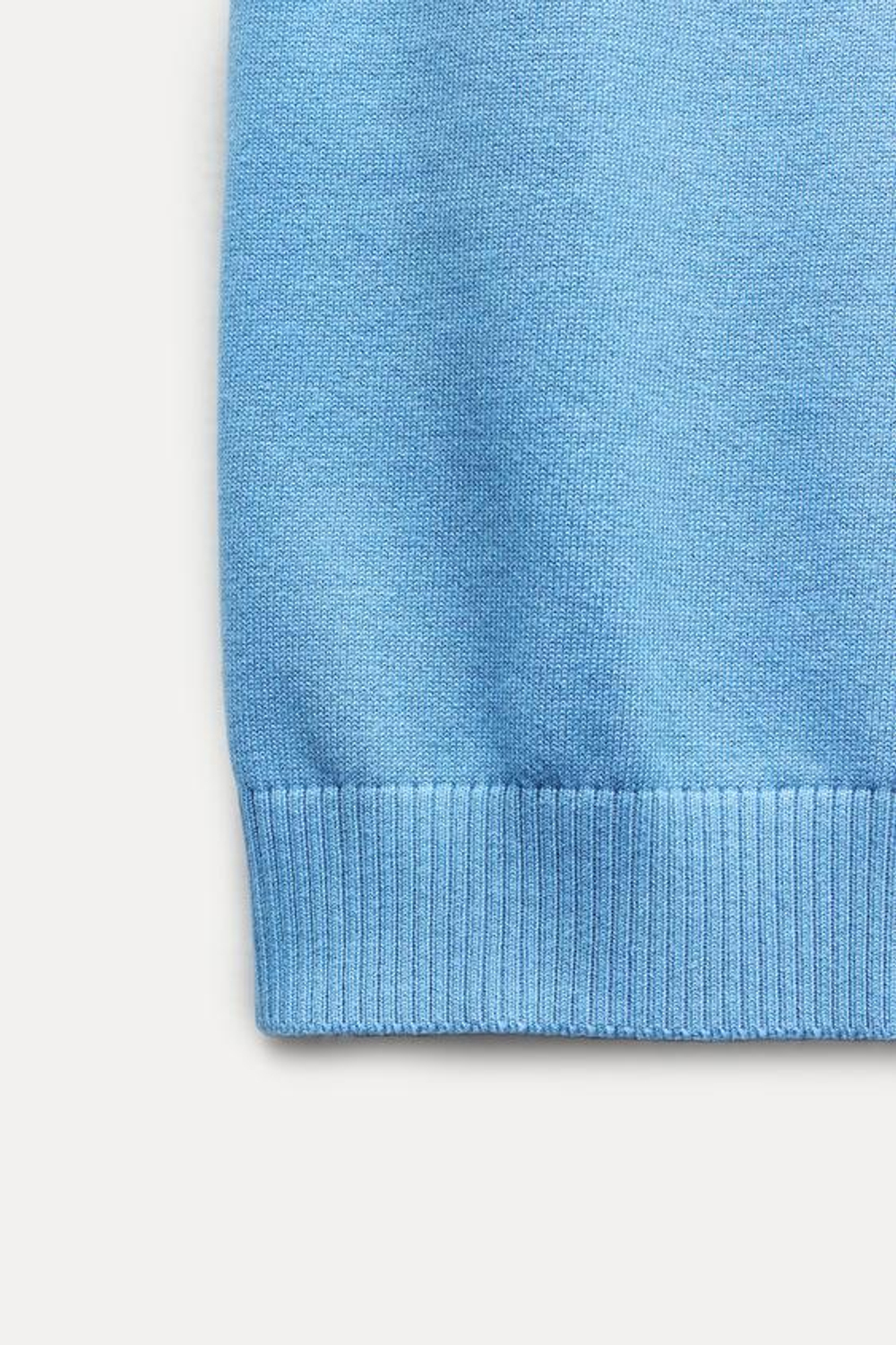 ZARA ОДНОТОННЫЙ ТРИКОТАЖНЫЙ ТОП БЕЗ РУКАВОВ, ЛИНЯЛЫЙ СИНИЙ